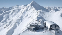 Xây Bảo tàng James Bond trên núi băng cao 3.000m
