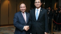 Thủ tướng Nguyễn Xuân Phúc tiếp xúc song phương Thủ tướng Thái Lan và Thủ tướng Lào