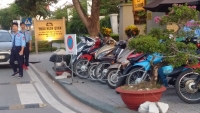 Hà Đông, Hà Nội: Nhà hàng Trâu Ngon Quán chiếm dụng vỉa hè, lòng đường làm chỗ đỗ xe
