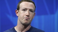 Ông chủ Facebook lại bị yêu cầu từ chức