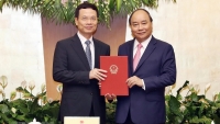 Thủ tướng trao Quyết định giao quyền Bộ trưởng Thông tin và Truyền thông cho đồng chí Nguyễn Mạnh Hùng