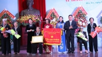 Chủ tịch Quốc hội trao danh hiệu Anh hùng cho “Đội quân tóc dài” tỉnh Bến Tre