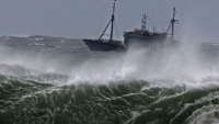 Áp thấp gây mưa dông, gió giật mạnh trên Biển Đông có khả năng mạnh thêm