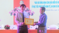 Phó Chủ tịch UBND tỉnh Khánh Hòa nhận Kỷ niệm chương vì sự nghiệp báo chí