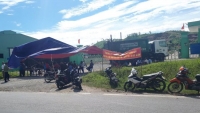 Hà Tĩnh: Dân dựng rạp chặn cổng phản đối nhà máy rác gây ô nhiễm
