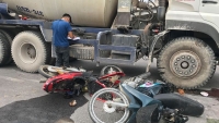 Nghệ An: 2 xe máy đâm nhau, 1 người bị xe bồn cán tử vong