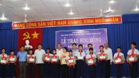 Phó Thủ tướng Trương Hòa Bình trao quà, nhà tình nghĩa cho người dân xã biên giới Tây Ninh