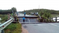 Bình Thuận: Cầu Tân Hà bất ngờ sập trong đêm, giao thông bị chia cắt hoàn toàn