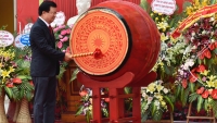 Phó Thủ tướng Trịnh Đình Dũng dự lễ khai giảng tại Trường THPT Hai Bà Trưng 