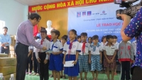Phú Quốc POC tặng hơn 20.000 cuốn sách cho thư viện Tiểu học tỉnh Kiên Giang