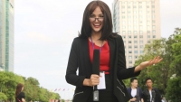 Hoa hậu H’Hen Niê cải trang khác lạ xuống phố đi bộ