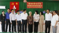 Quyền Chủ tịch nước Đặng Thị Ngọc Thịnh tiếp xúc cử tri tỉnh Vĩnh Long