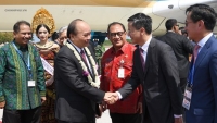 Thủ tướng đến Bali, Indonesia bắt đầu chuyến tham dự Cuộc gặp các nhà Lãnh đạo ASEAN
