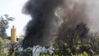 Bình Dương: Xưởng nệm mút rộng gần 1000m2 bốc cháy dữ dội