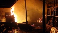 Bình Dương: Xưởng gỗ bốc cháy dữ dội, nhiều người tháo chạy tán loạn