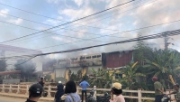 Lạng Sơn: Xưởng in bùng cháy dữ dội, người dân hoảng loạn tháo chạy
