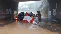 Khánh Hòa: Nhiều điểm sạt lở, sập nhà do mưa lũ, 12 người tử vong