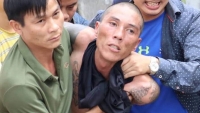Nghệ An: Nam thanh niên ôm cháu bé hơn 1 tuổi thả từ mái nhà 2 tầng xuống 
