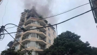Hà Nội: Cháy lớn khách sạn trong khu phố cổ, du khách hoảng loạn tháo chạy