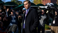 Nhà Trắng khôi phục thẻ phóng viên cho Jim Acosta