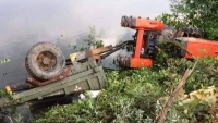 Hà Tĩnh: Máy cày mất lái lao xuống vực khiến lái xe tử vong