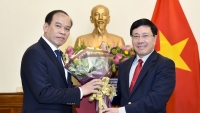 Phó Thủ tướng Phạm Bình Minh trao quyết định bổ nhiệm nhân sự Cục Lãnh sự