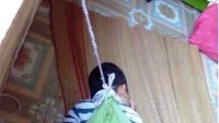 Nam Định: Bé trai 4 tuổi bị cô giáo buộc dây vào người là có thật