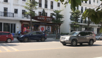 Quận Cầu Giấy, TP Hà Nội: Vỉa hè, lòng đường Nguyễn Chánh bị chiếm dụng làm nơi đỗ xe trái phép 