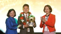 Quang Hải nhận giải Quả bóng vàng Việt Nam 2018