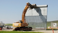 Mỹ: Nguyên mẫu bức tường biên giới bị dỡ bỏ