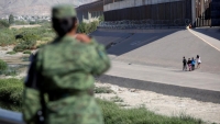 Mexico: Lượng người di cư tới biên giới Mỹ giảm 40%