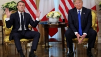 Tổng thống Mỹ và Pháp đối đầu trước phiên họp NATO