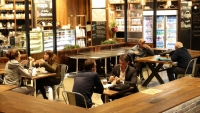 Các nhà hàng, quán bar tại Australia bắt đầu mở cửa trở lại