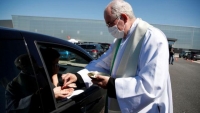 Pháp tổ chức một buổi lễ cầu nguyện trong bãi đỗ xe