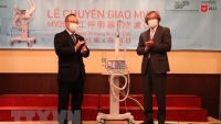 Công ty METRAN bàn giao hai máy thở đầu tiên cho Việt Nam chống dịch COVID-19