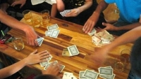 Đi đánh bạc ngoài giờ làm, một chuyên viên Bộ Công Thương bị khởi tố