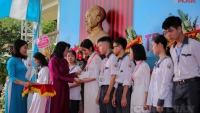 Phó Chủ tịch nước Đặng Thị Ngọc Thịnh dự khai giảng năm học tại Nam Định