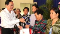 Chủ tịch Ủy ban Trung ương MTTQ Việt Nam thăm và tặng quà Tết tại An Giang