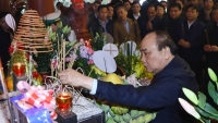 Thủ tướng Nguyễn Xuân Phúc dâng hương tưởng nhớ Chủ tịch Hồ Chí Minh