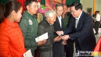 Phó Thủ tướng thăm, chúc Tết, tặng quà cho hộ gia đình chính sách, hộ nghèo tỉnh Nghệ An