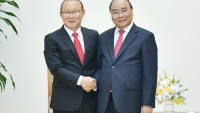 Thủ tướng Nguyễn Xuân Phúc tiếp HLV Park Hang-seo