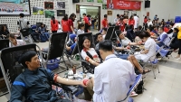 Hàng nghìn người hiến máu trong ngày đầu 