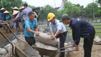 Hỗ trợ 300 triệu đồng đường cho giáo dân xứ Dũ Lộc làm đường nông thôn