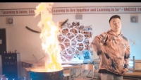 Hà Nội yêu cầu làm rõ, xử lý nghiêm việc đốt sách vở để quay MV tại trường Hà Nội – Amsterdam