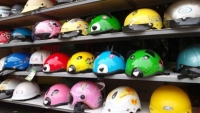 Phát hiện nhiều cơ sở sản xuất mũ bảo hiểm kém chất lượng