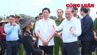 Lãnh đạo tỉnh Phú Thọ đối thoại với người dân nơi bị sạt lở đất do khai thác cát