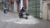 Mưa lớn, nhiều tuyến phố Hà Nội ngập sâu trong nước