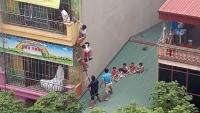 Hà Nội: Trường mầm non tư thục cháy - Hàng chục trẻ nhỏ thoát chết