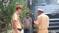 Thừa Thiên - Huế: Tài xế chở hàng quá tải đe dọa cảnh sát giao thông khi bị kiểm tra