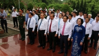 Thủ tướng Nguyễn Xuân Phúc đến viếng, dâng hương, tưởng niệm các anh hùng liệt sĩ tỉnh Yên Bái